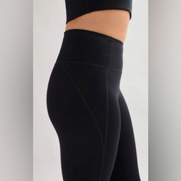 Girlfriend Collective Compressive High-Rise Leggings in Black (XS) - Picture 9 of 11
